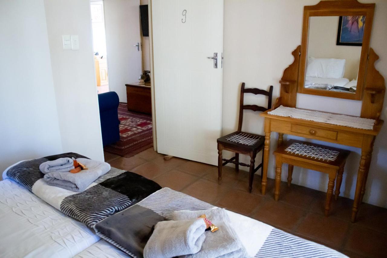 Bed and Breakfast De Oude Yotclub Oudtshoorn Exterior foto